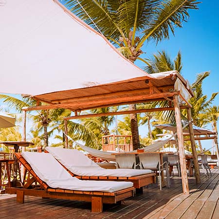 Conheça o Hibiscus Beach Club com o melhor guia da região